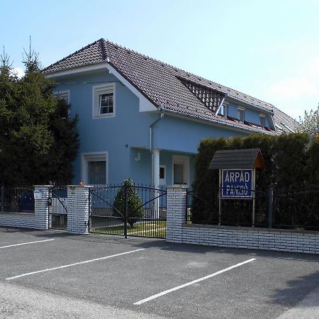 Arpad Panzio Bed and Breakfast Győr Buitenkant foto