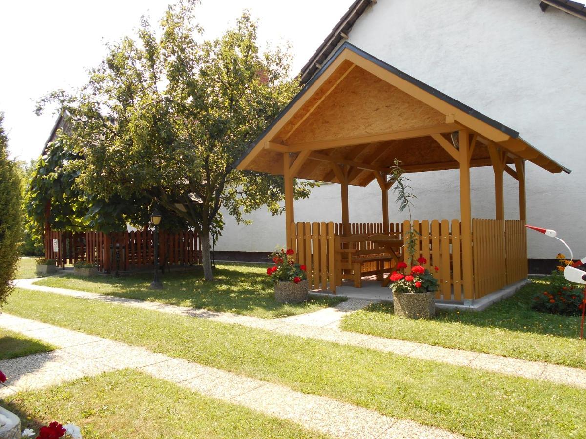 Arpad Panzio Bed and Breakfast Győr Buitenkant foto