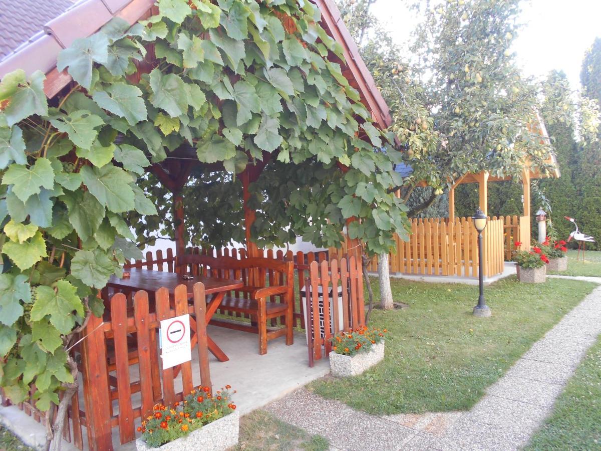 Arpad Panzio Bed and Breakfast Győr Buitenkant foto