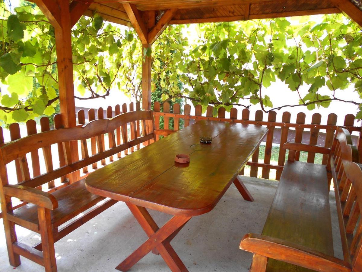 Arpad Panzio Bed and Breakfast Győr Buitenkant foto
