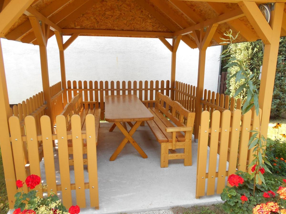 Arpad Panzio Bed and Breakfast Győr Buitenkant foto