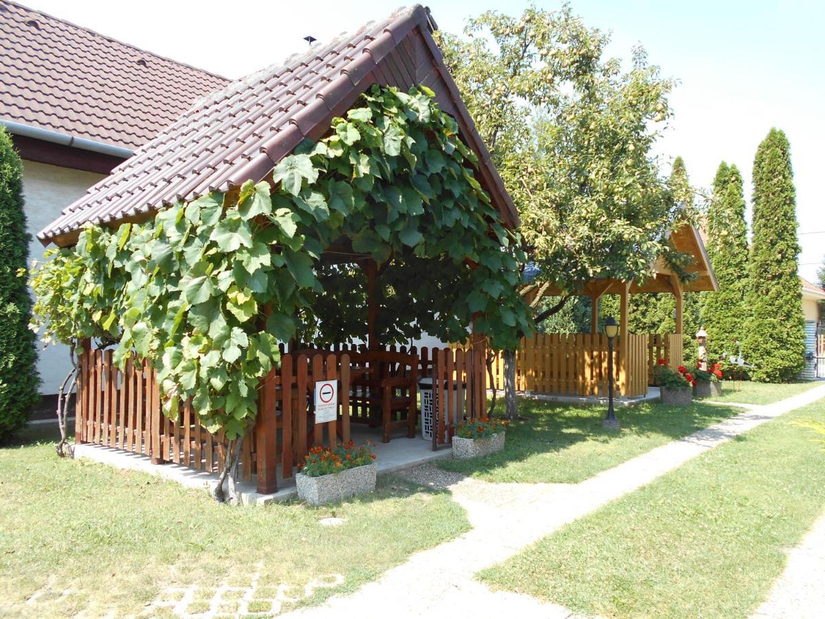 Arpad Panzio Bed and Breakfast Győr Buitenkant foto
