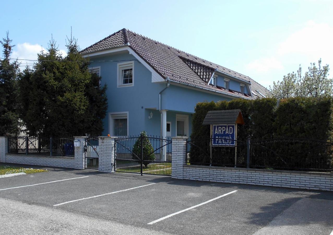 Arpad Panzio Bed and Breakfast Győr Buitenkant foto